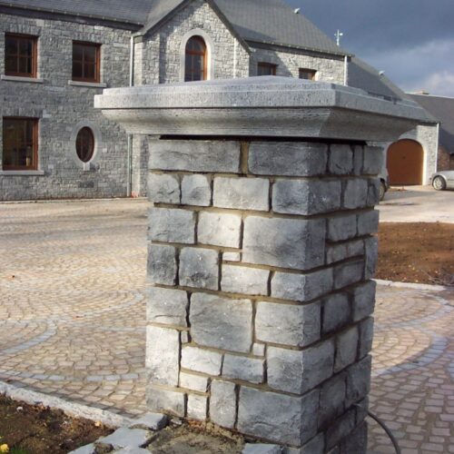 Couvre-Pilastre en Pierre Bleue du Hainaut